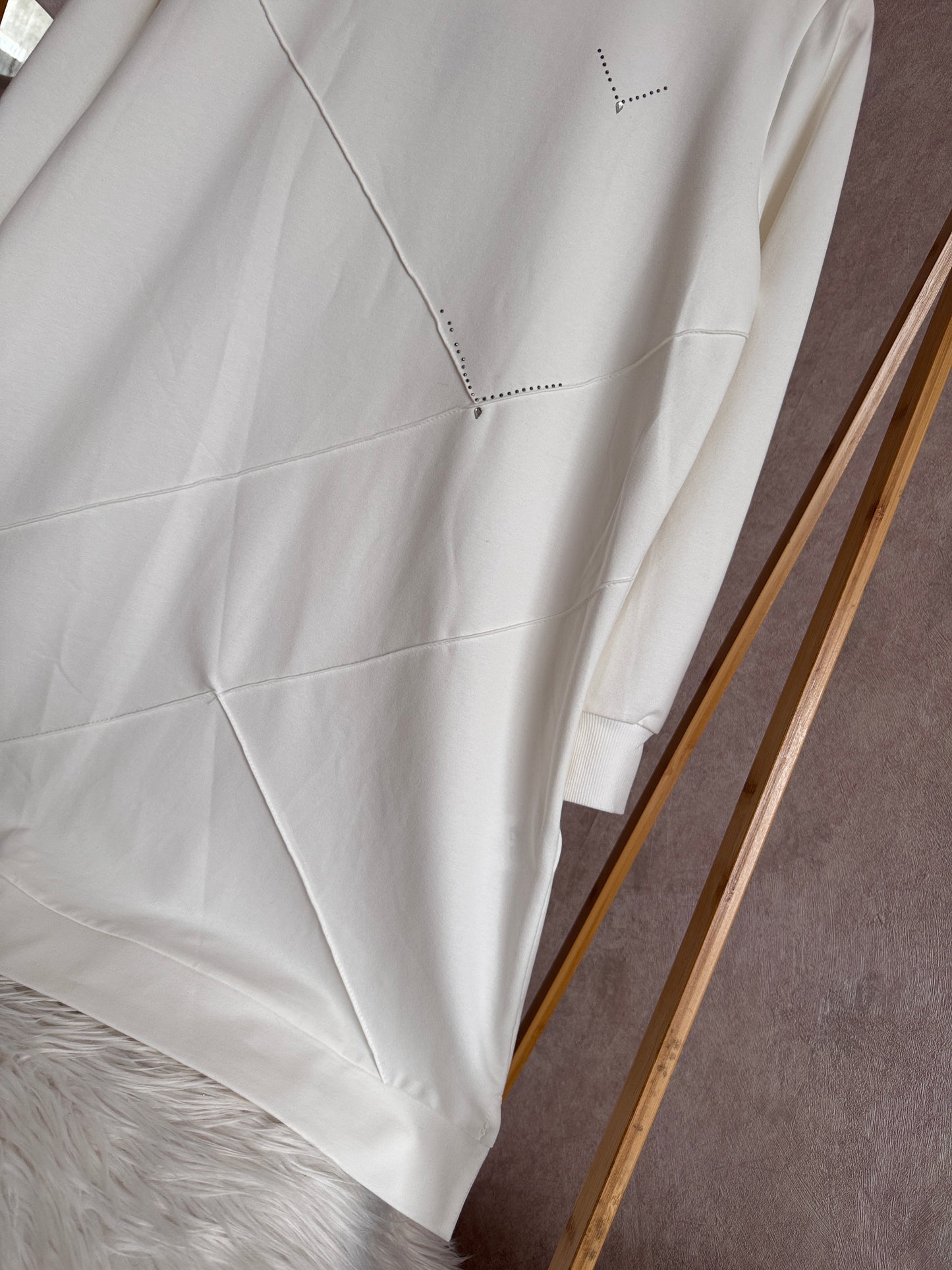 Önden dikiş ve taş detaylı tunik, beyaz (40-46 beden)