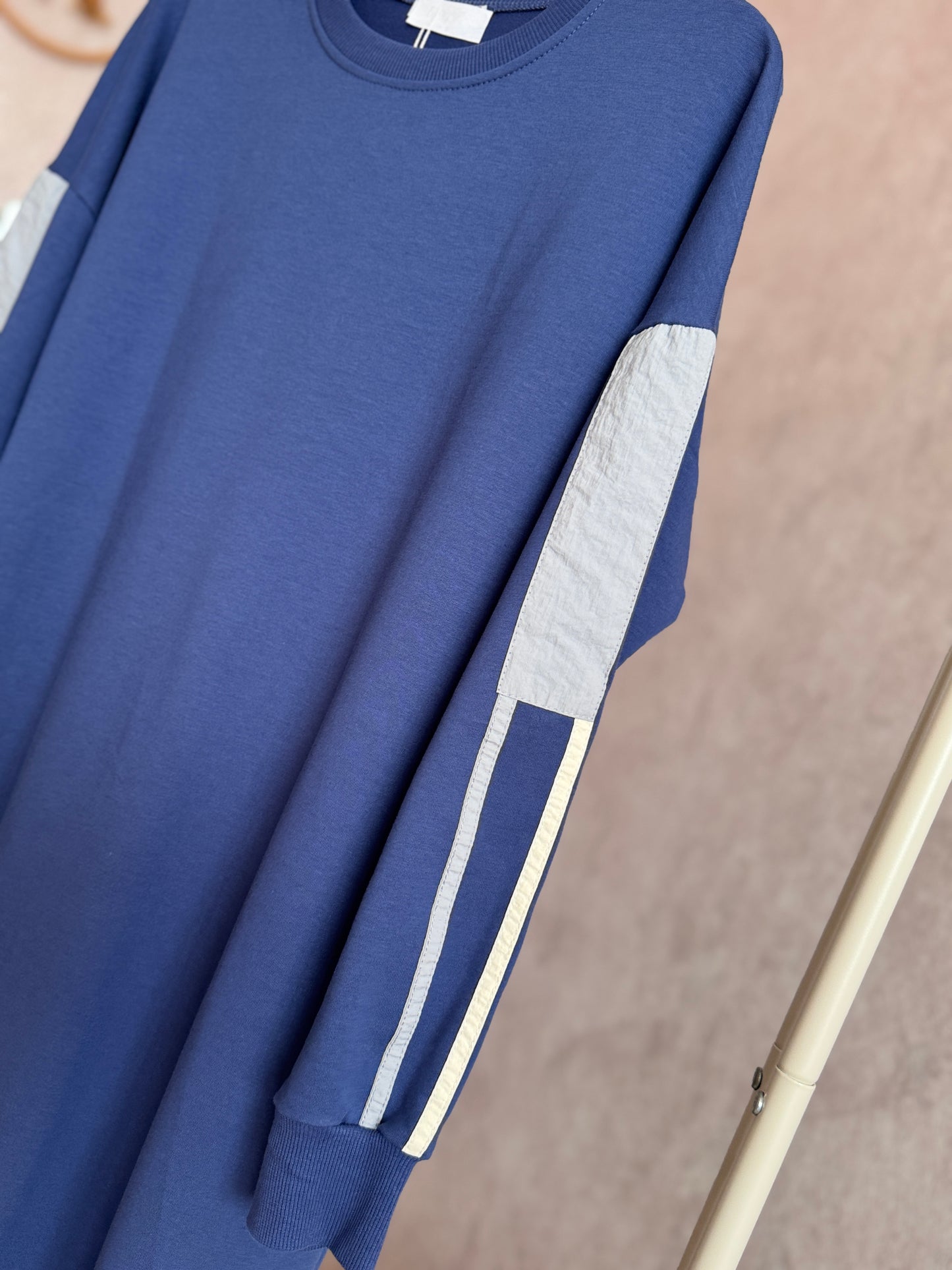 İki iplik penye tunik, kolları paraşüt detaylı, indigo