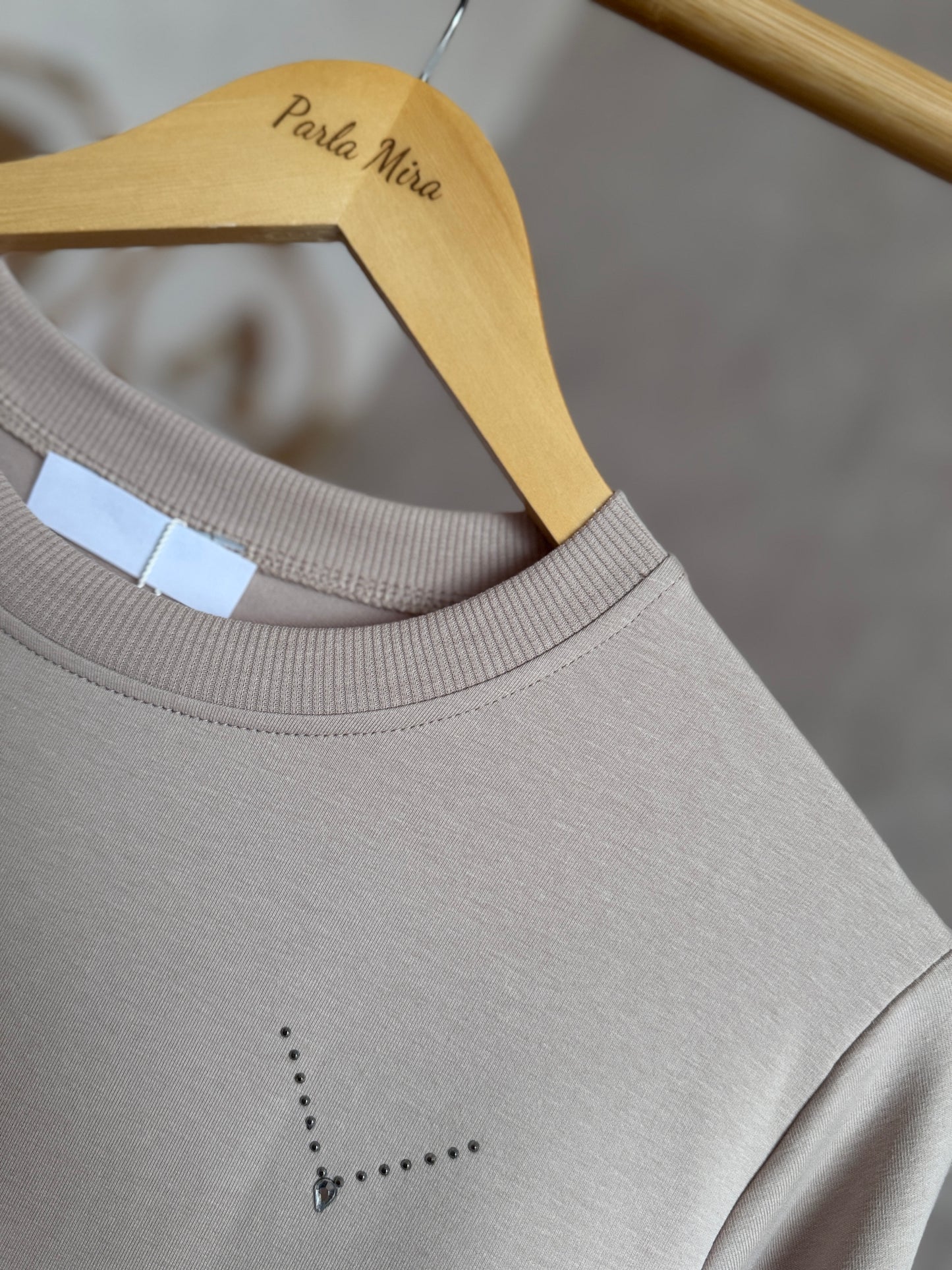 Önden dikiş ve taş detaylı tunik, bej (40-46 beden)