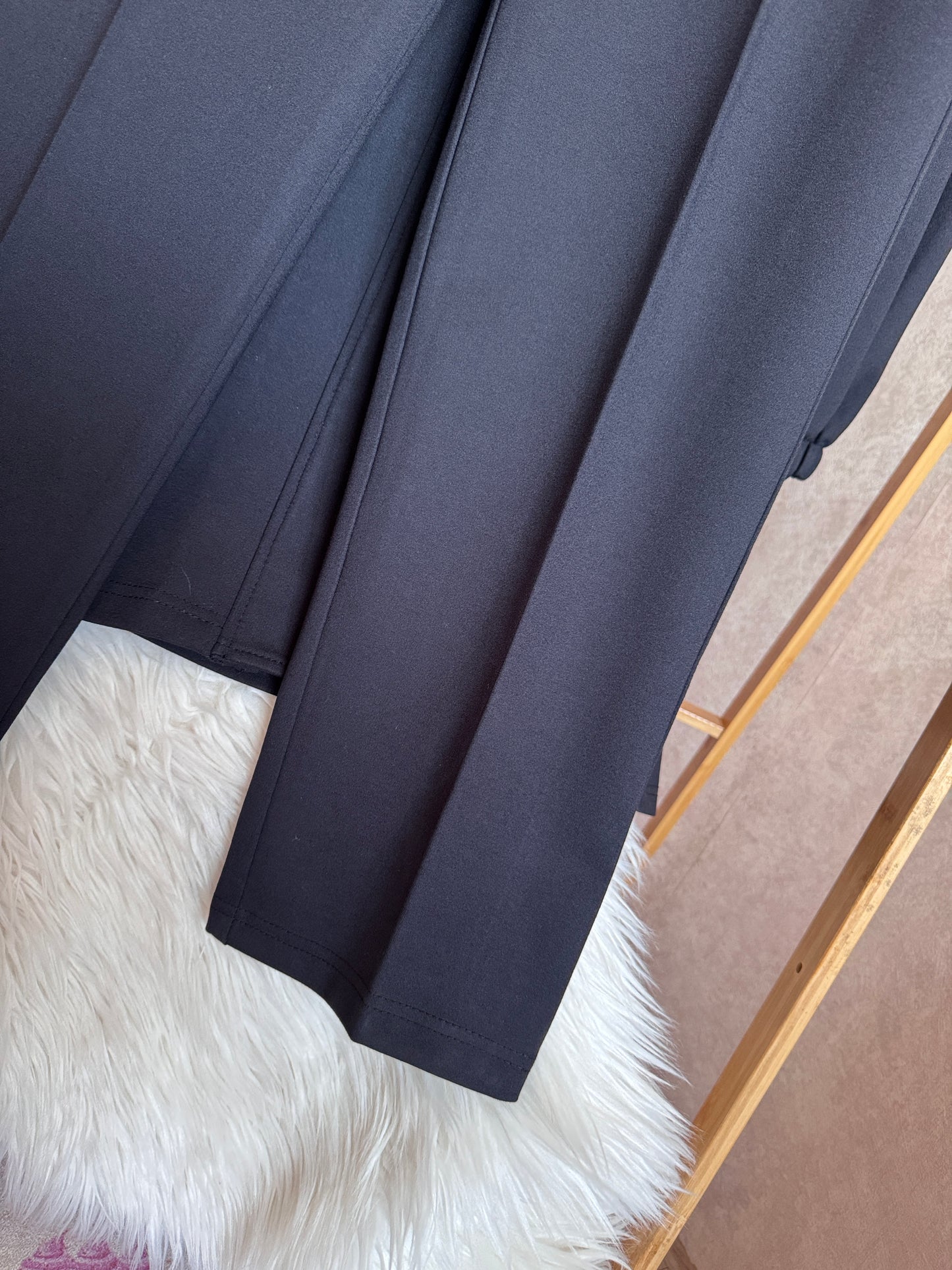 Önden fermuarlı, yaka işlemeli çiçek detaylı takım