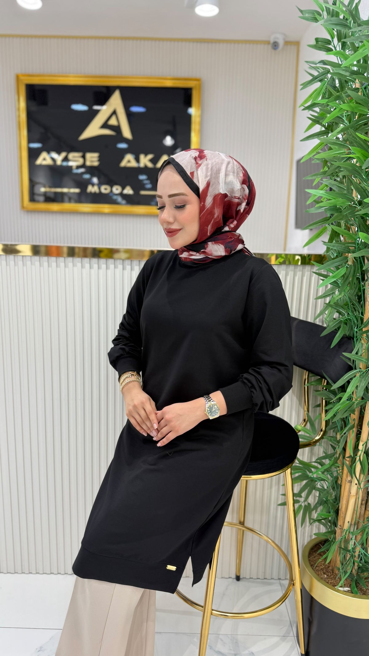 Ayşe Akay düz tunik, siyah