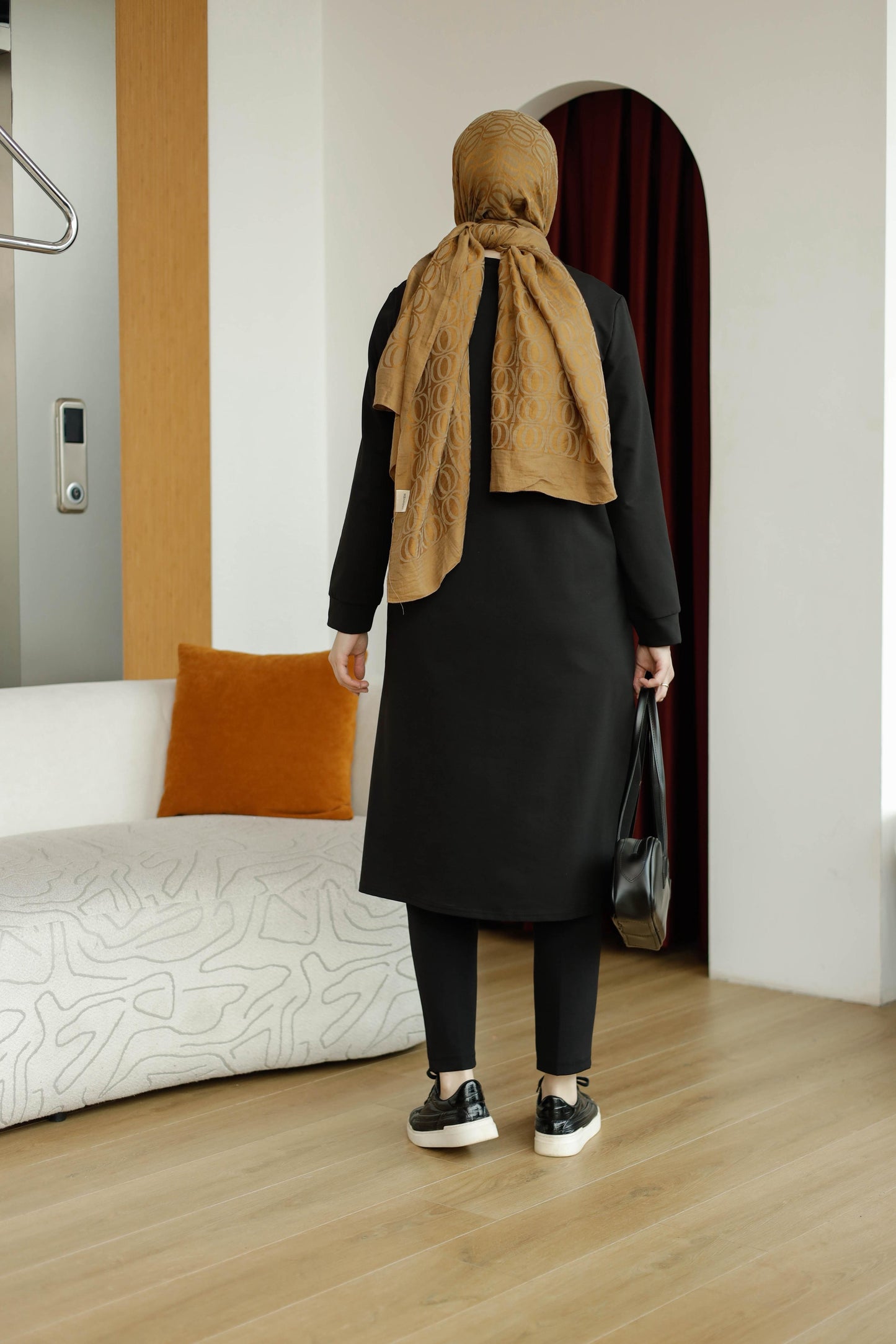 Yaprak baskılı 110 cm sweat tunik, siyah