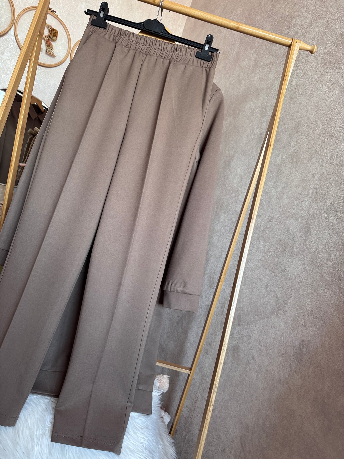 Çelik örgü kumaş takım, cep detaylı kahve