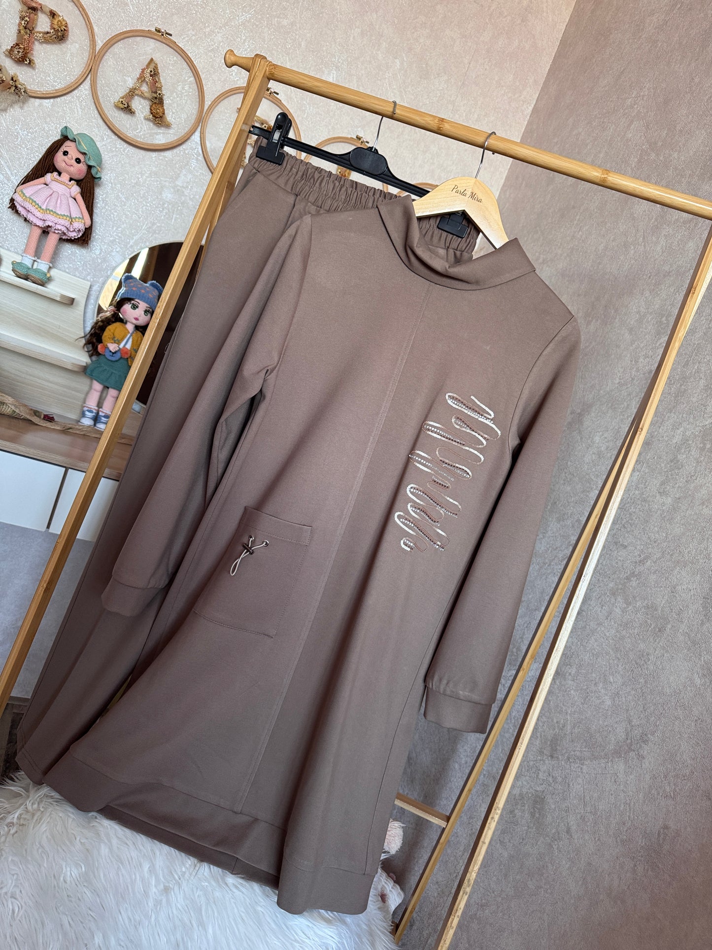 Çelik örgü kumaş takım, cep detaylı kahve