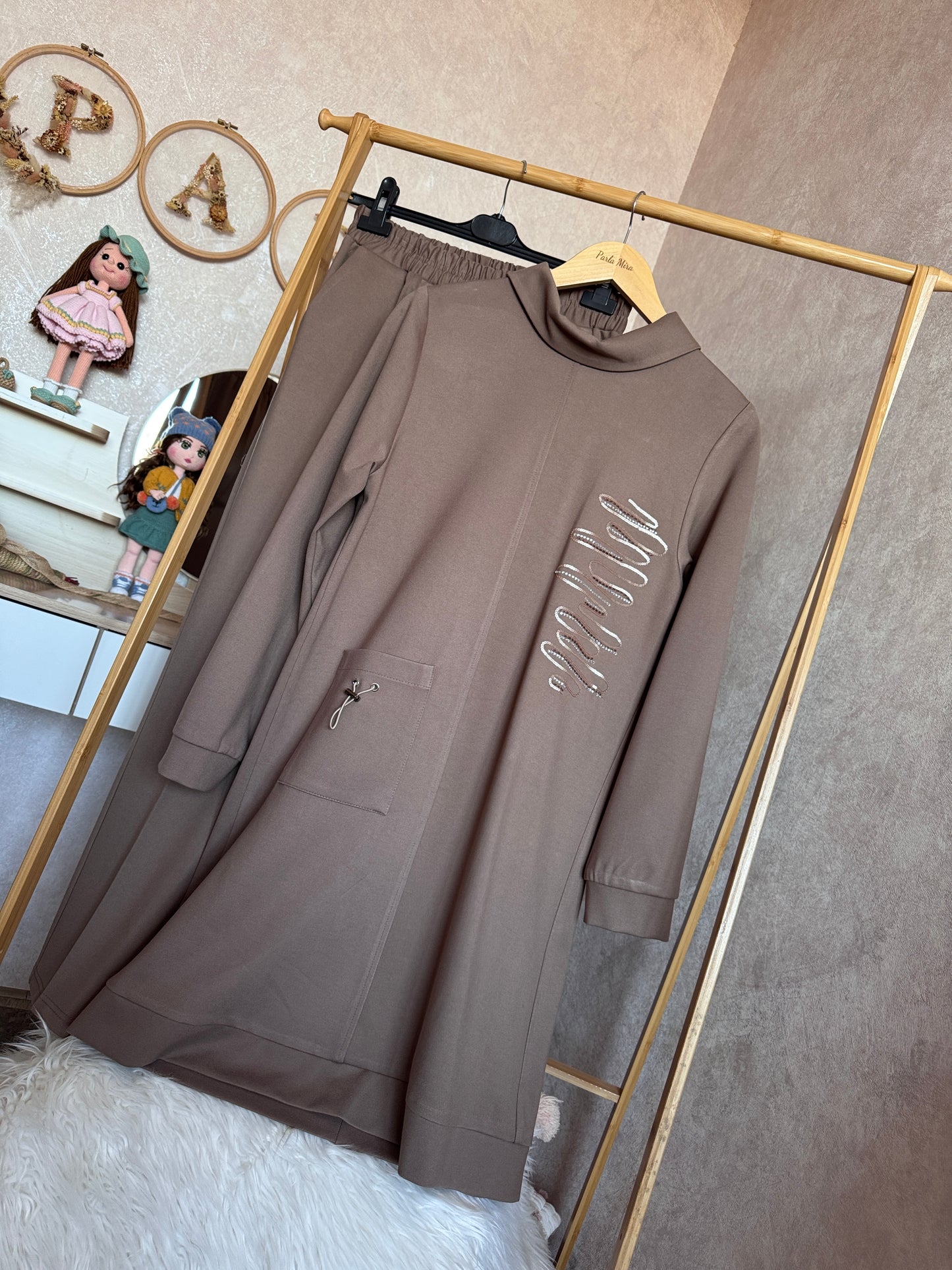 Çelik örgü kumaş takım, cep detaylı kahve