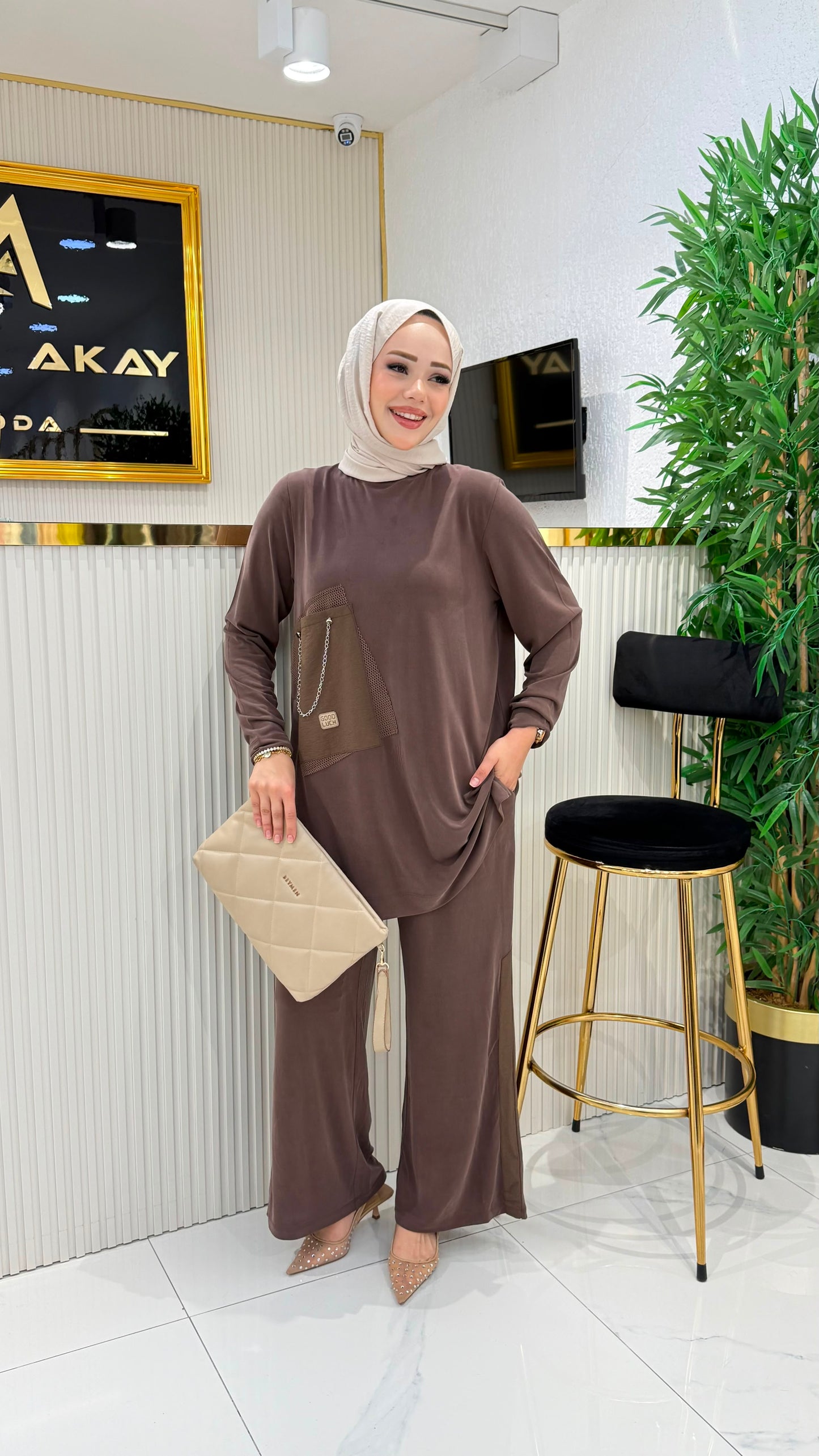 İnce bambu kumaş, zincir detaylı takım, kahverengi