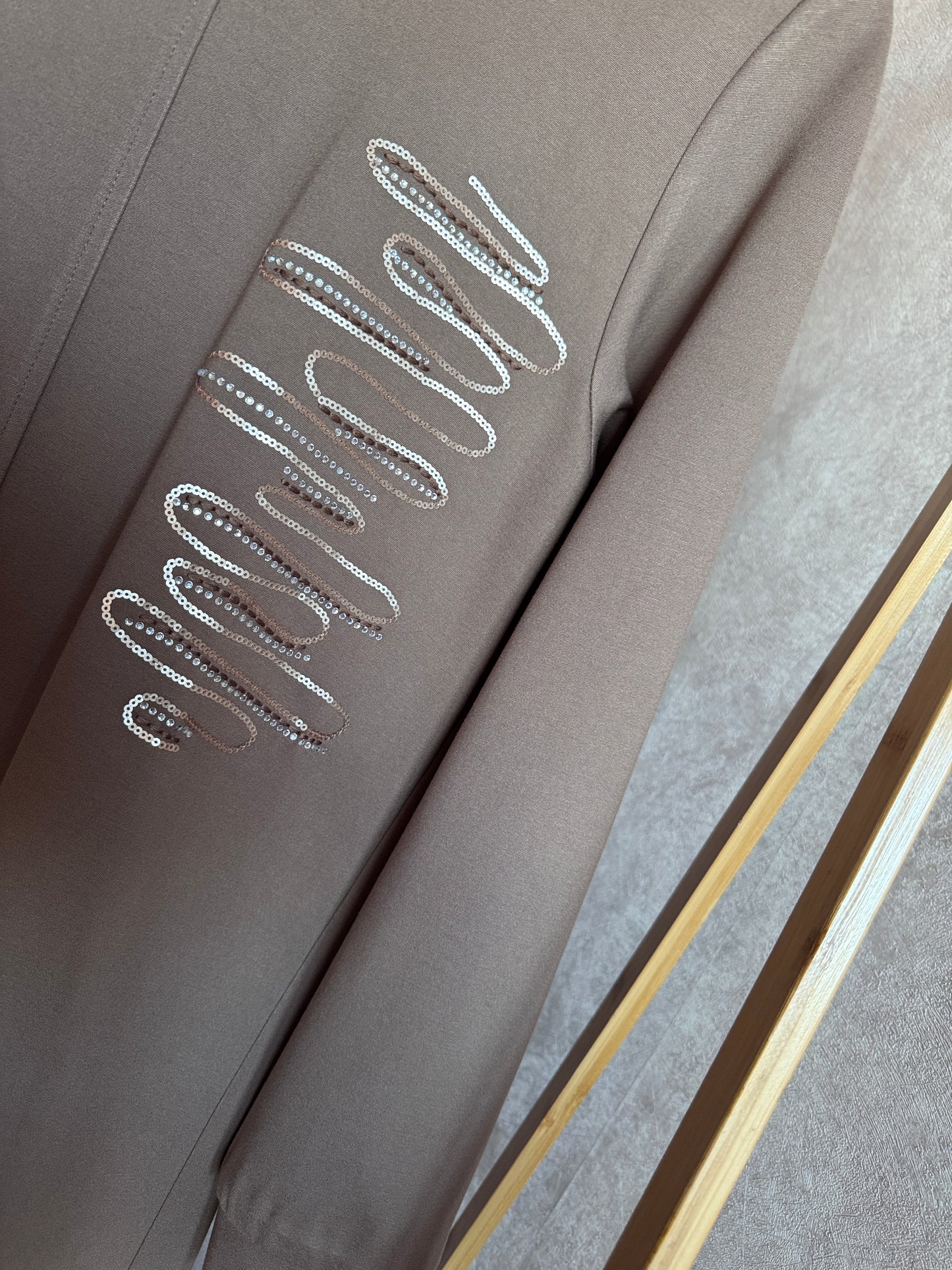 Çelik örgü kumaş takım, cep detaylı kahve