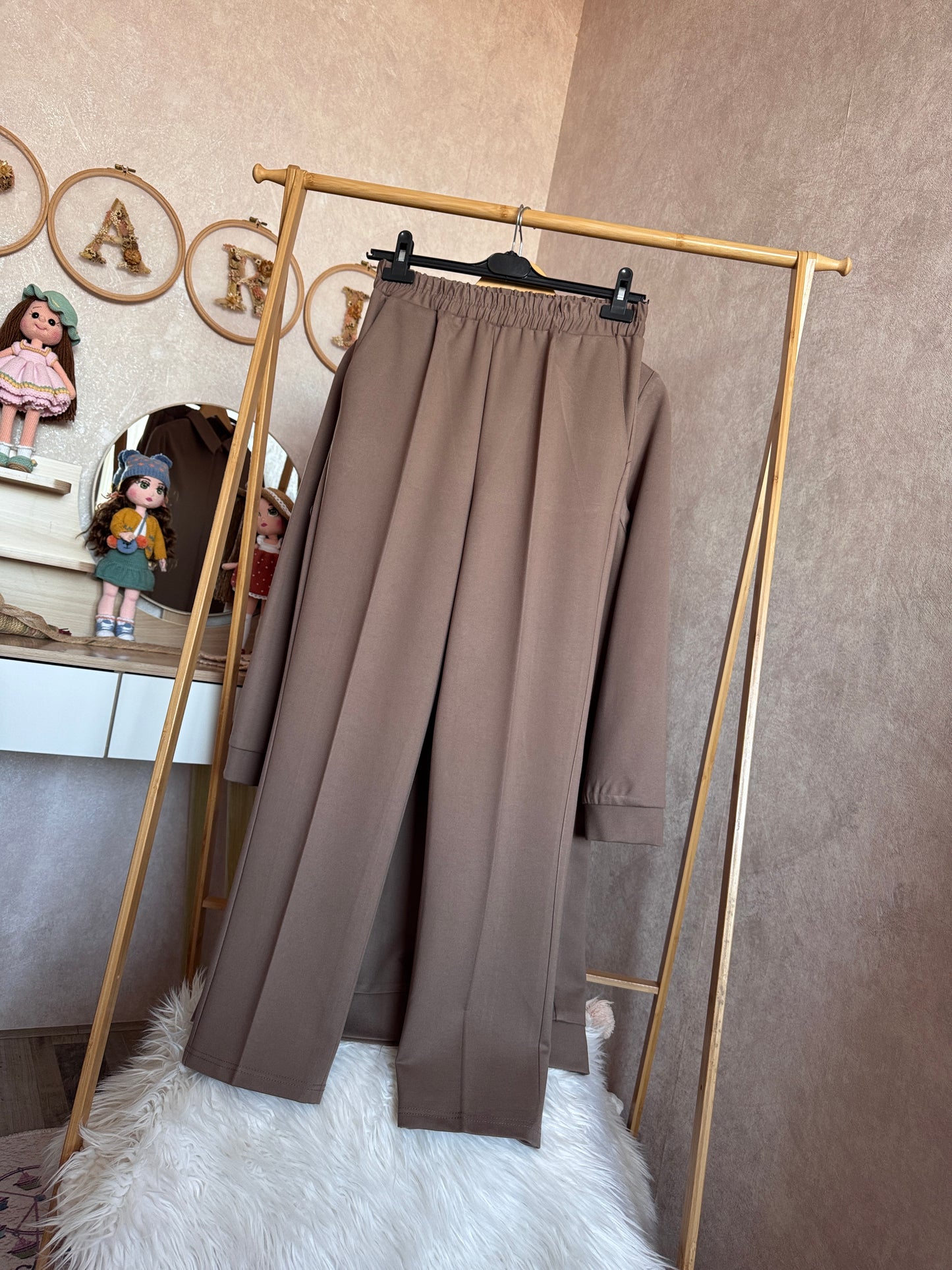 Çelik örgü kumaş takım, cep detaylı kahve