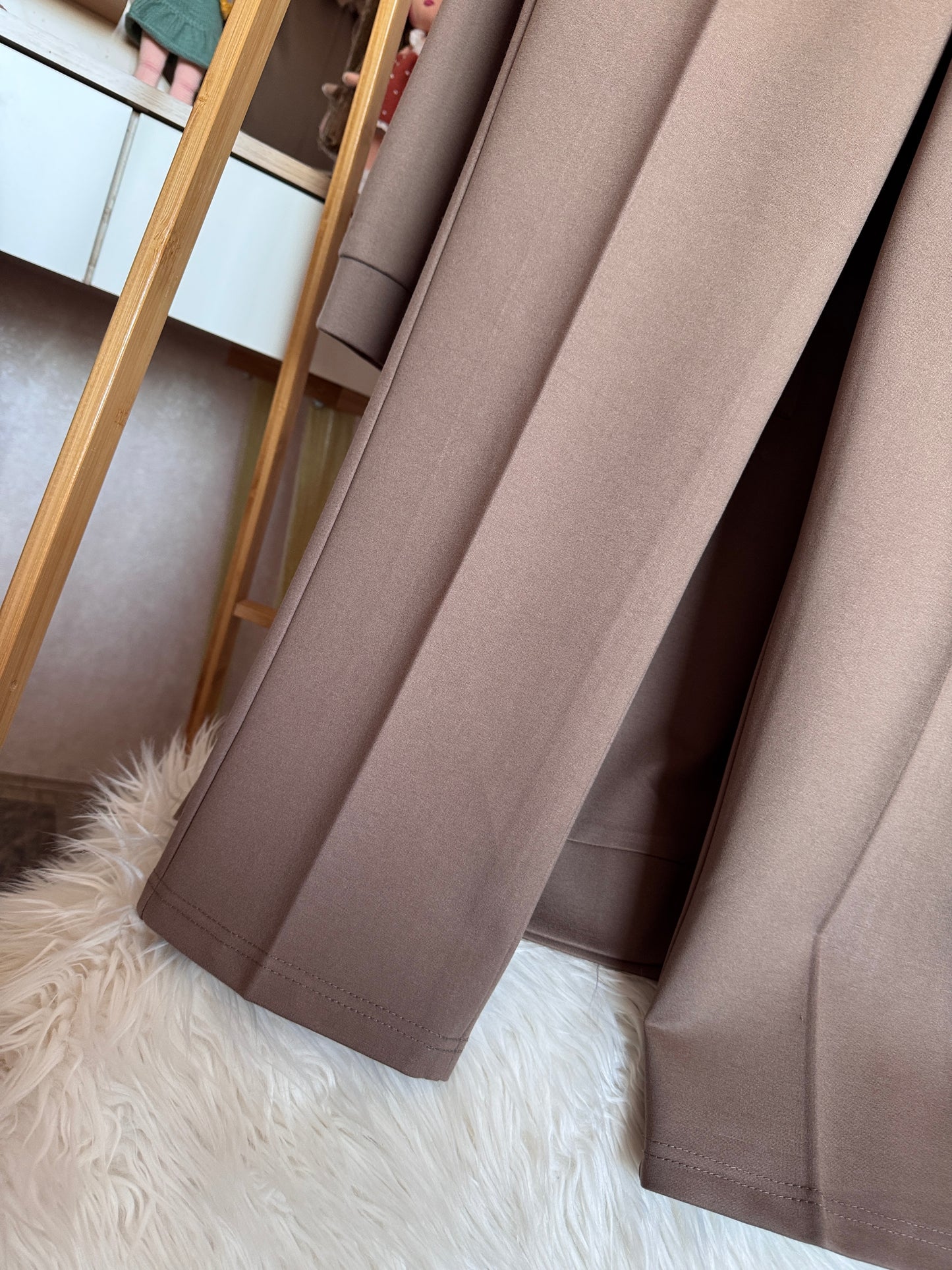 Çelik örgü kumaş takım, cep detaylı kahve